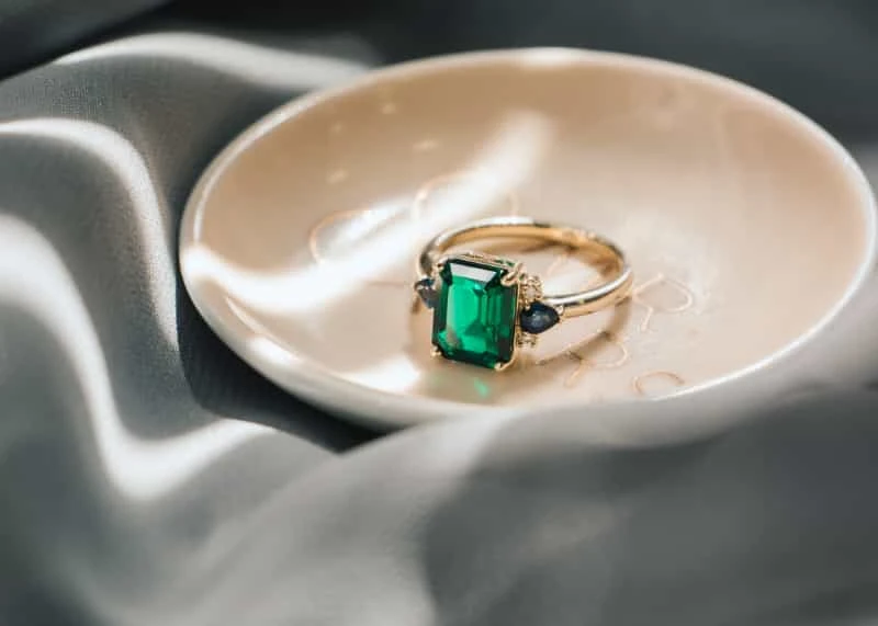 Emerald Stone Price Guide 2026: Factors That Decide Panna Value