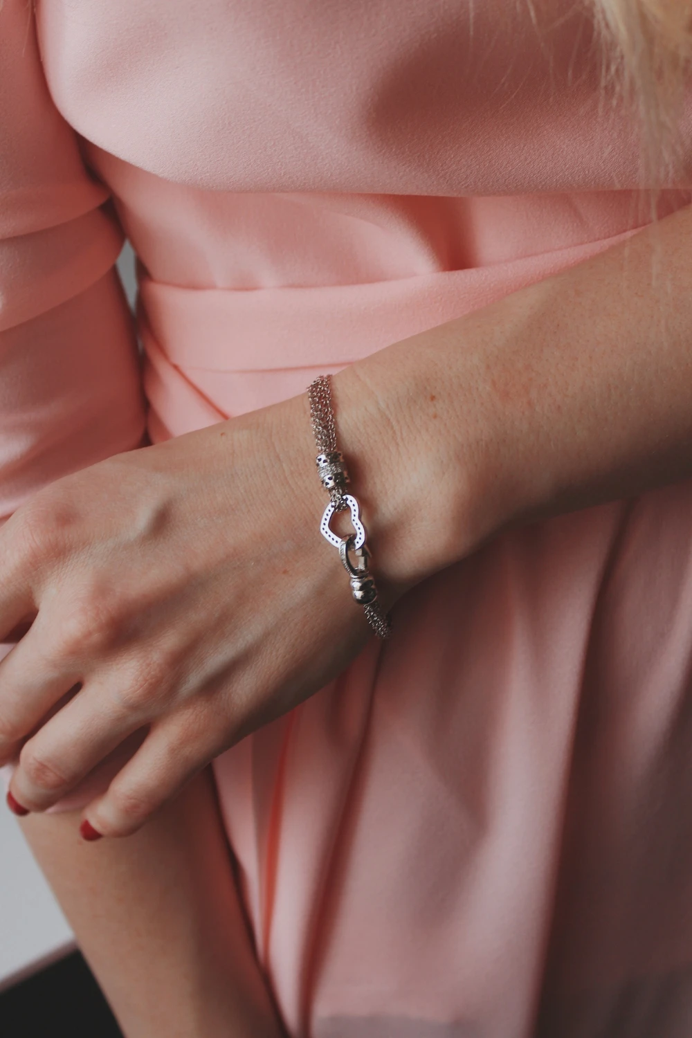 Bracelet Stacking Done Right: Mixing Textures, Metals, and Meaning