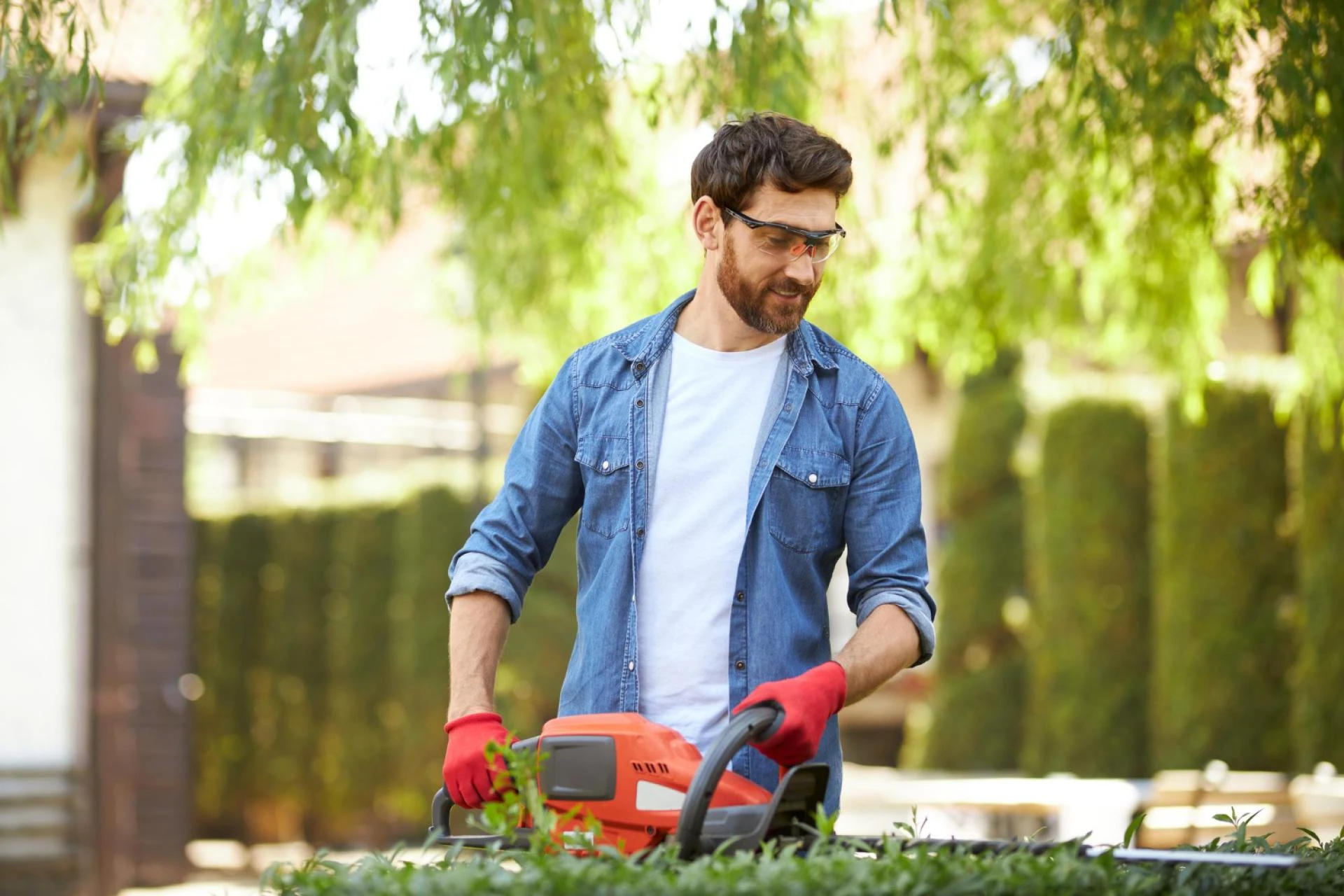 What Should You Expect on the First Visit From a Lawn Mowing Service?