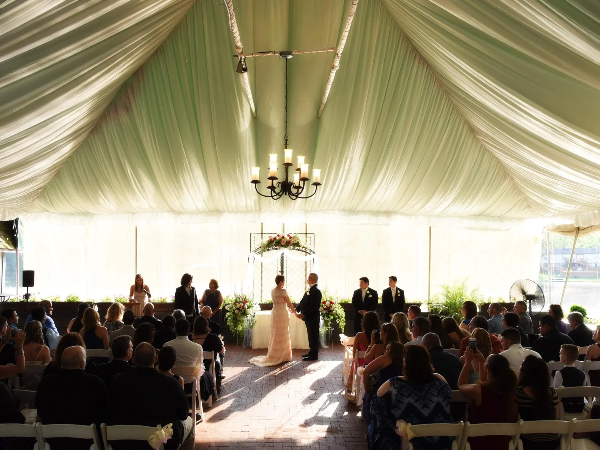 Creating a Cozy Winter Atmosphere at the Top Wedding Venues in NJ