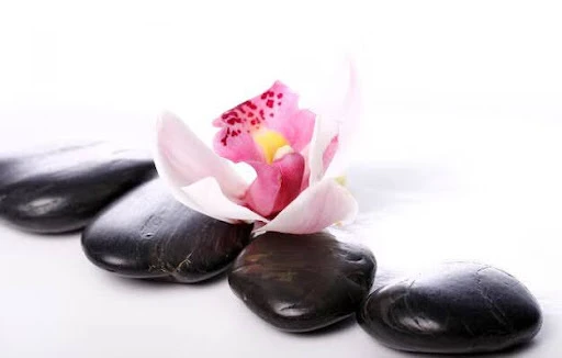 Hot Stone Massage Therapist: What to Expect, Benefits, and Why Expertise Matterst Title