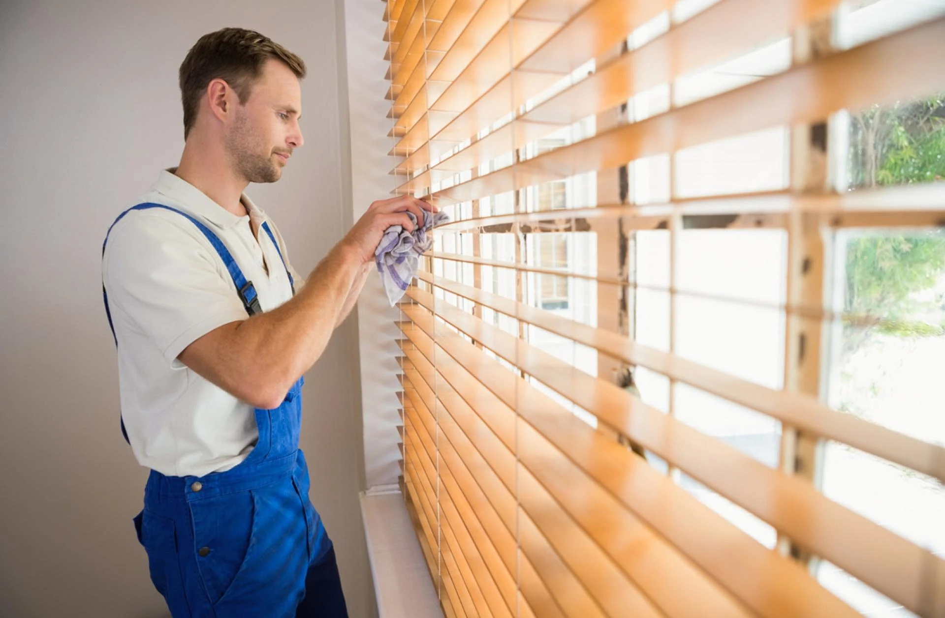 Timber vs Aluminium Venetian Blinds: Style Meets Function