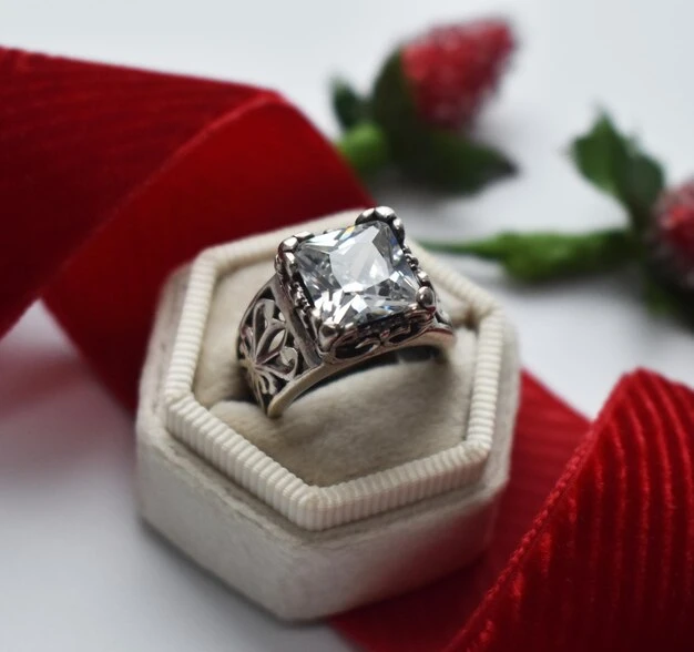 What to Know Before Choosing a Lifetime Jewelry Piece