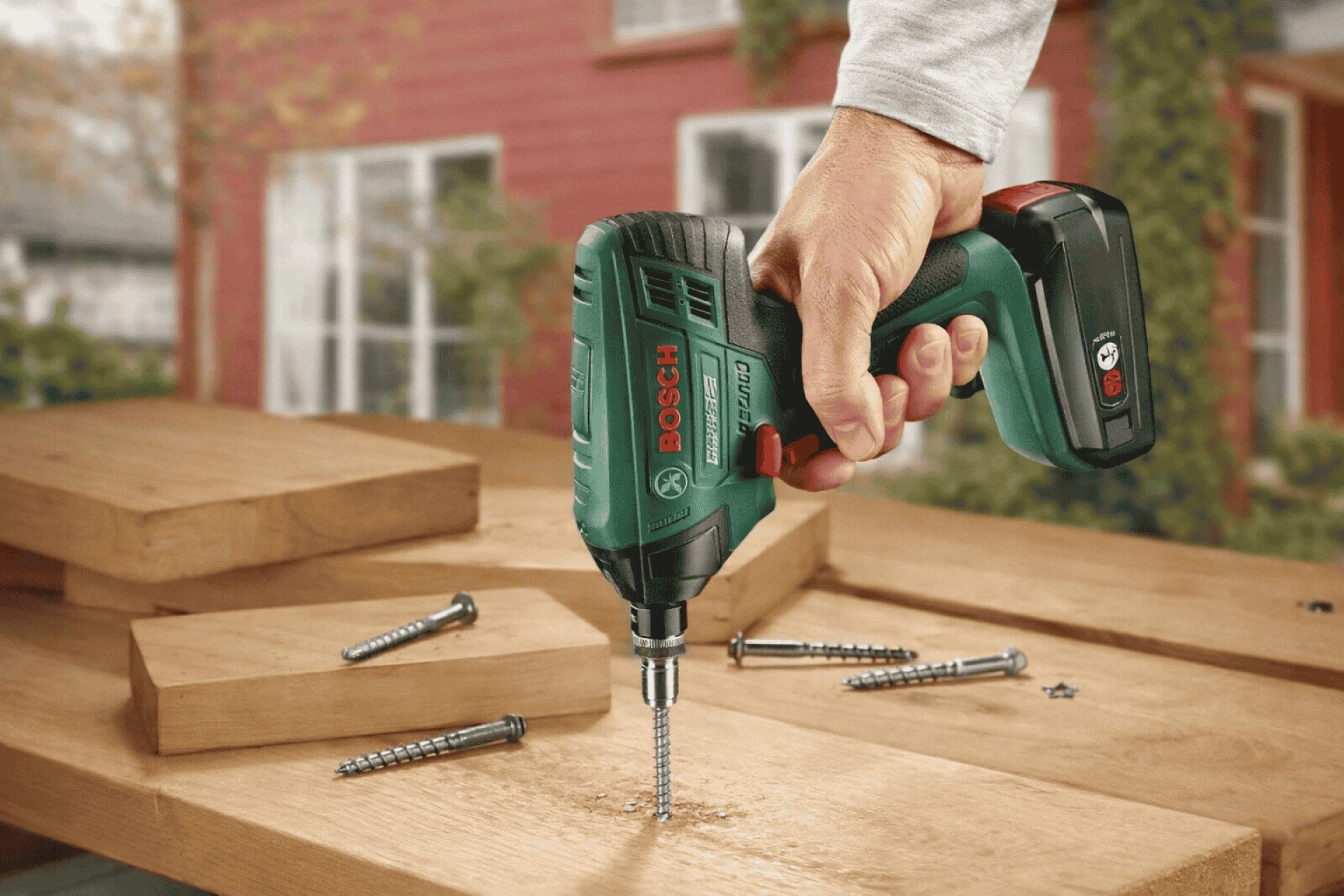 What is the difference between Bosch corded and cordless drill machines?