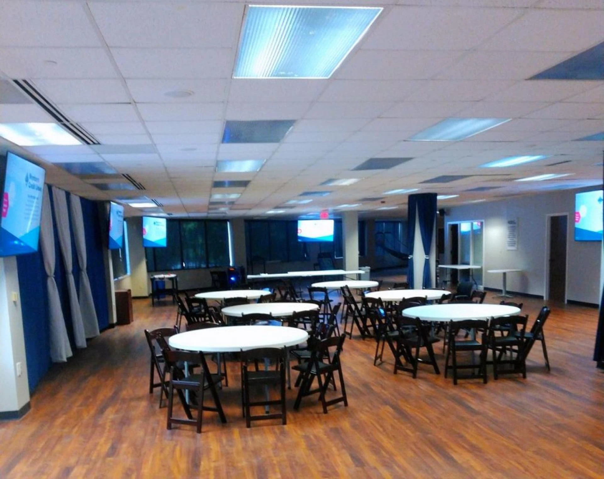 Creating a Powerful HDMI Distribution System in a Large Meeting Room