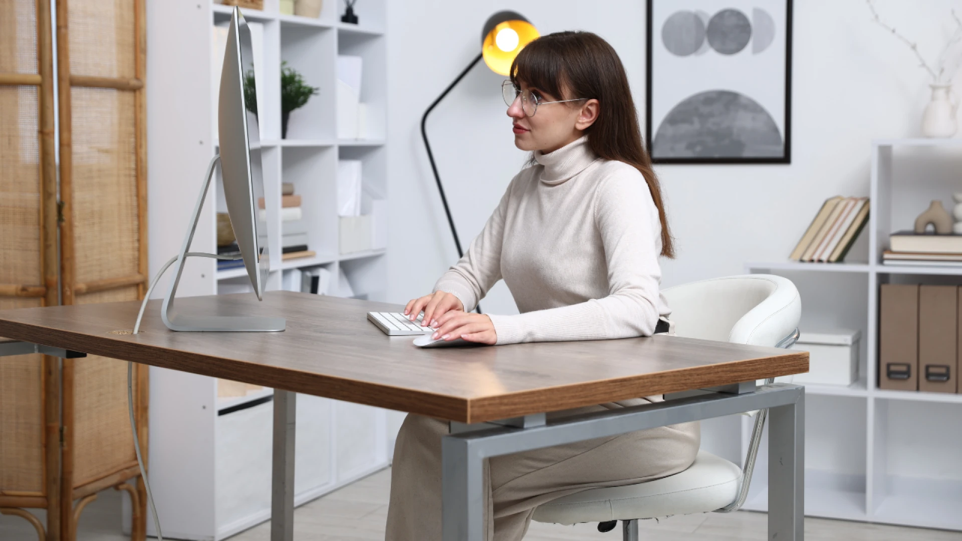 Why an Adjustable Desk Is a Game-Changer for Long Workdays