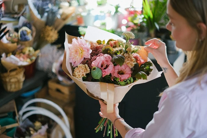 How Do Reviews Help When Ordering Flowers Online