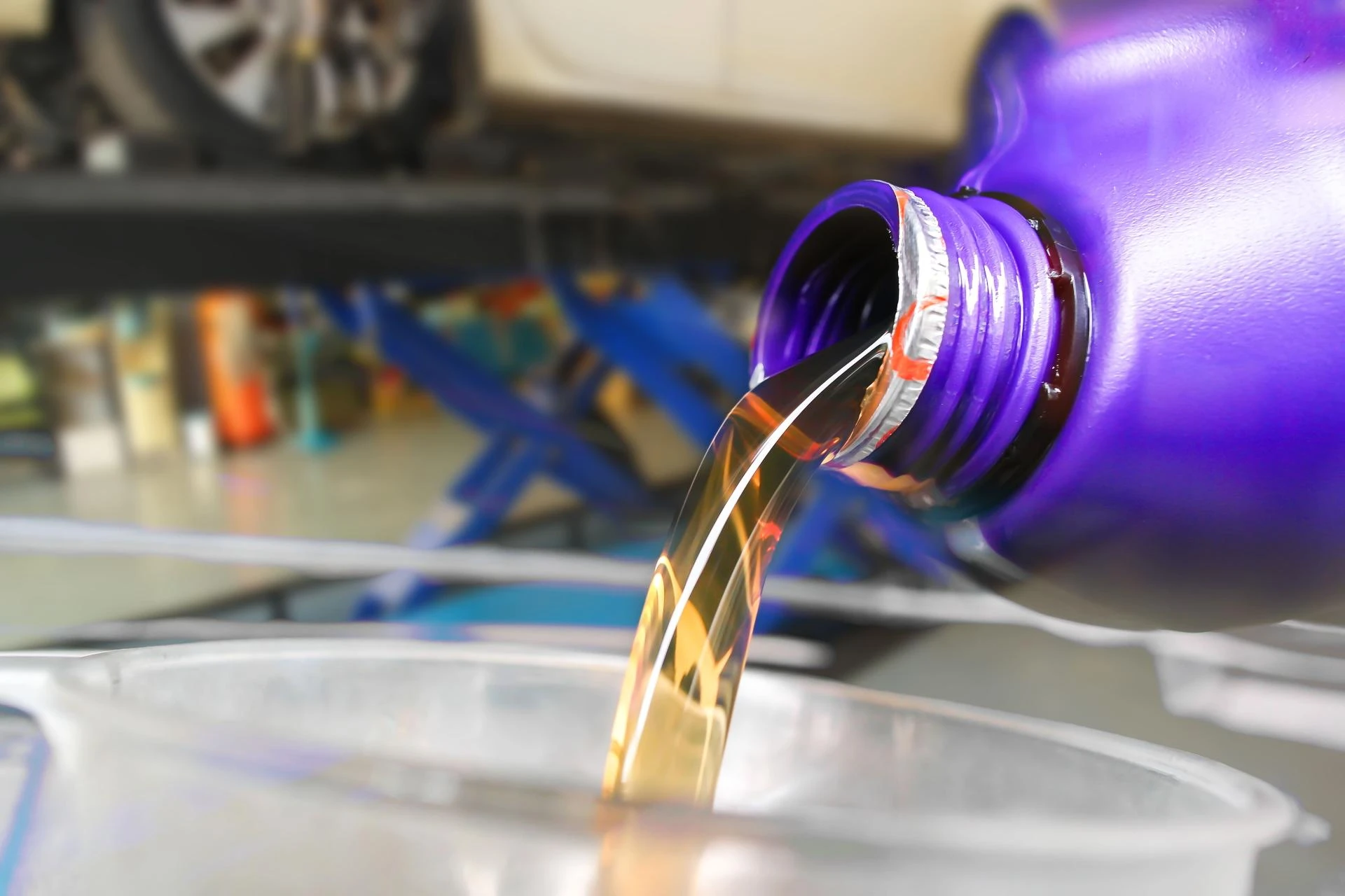 How Do Lubricant Additives Manufacturers Ensure Product Quality and Global Standards?
