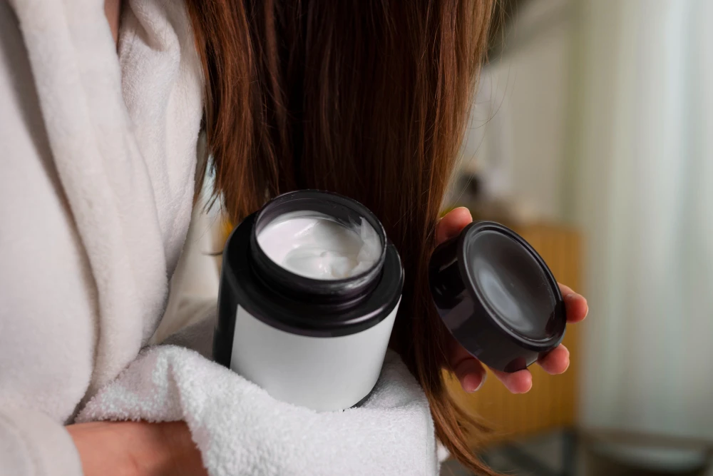 Strong Hold Styling Gel for Defined Curls and Long Lasting Shine