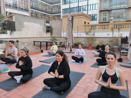 El impacto positivo del yoga y el bienestar empresarial