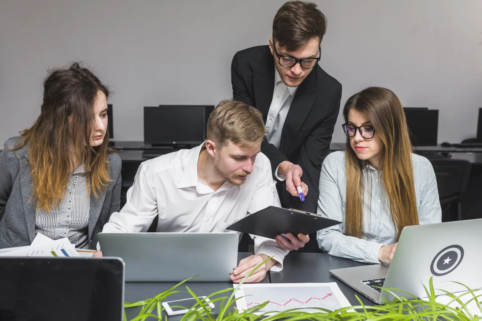 Why Companies Prefer Hiring Full Stack Developers Over Specialists?