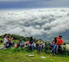 How Can You Book Reliable Himachal Pradesh Trekking Packages with Expert Guides?