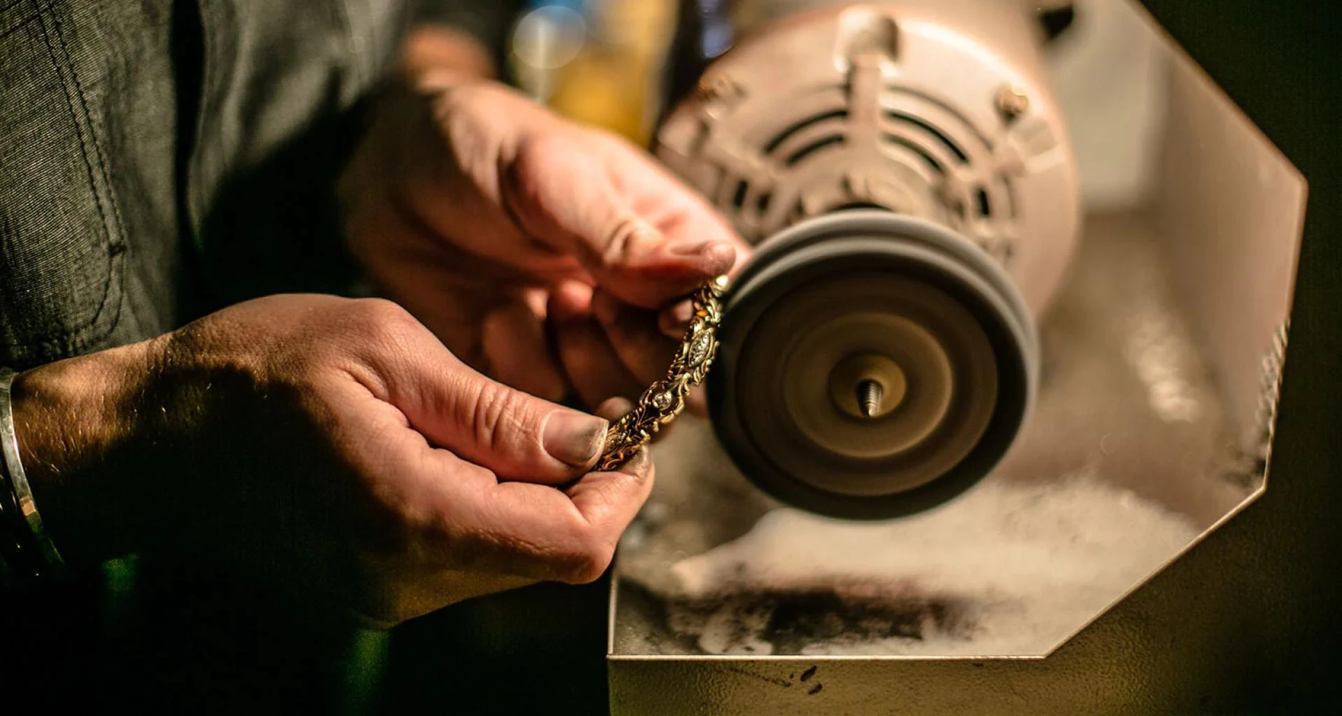 Why custommade jewelry from Sofia Jewelry is the smart choice when buying from an online jewelry store