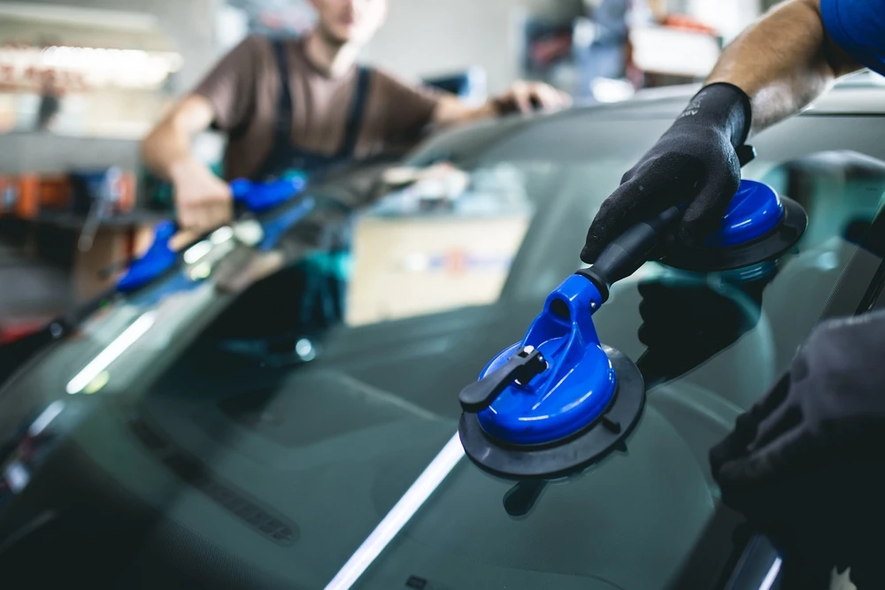 How to Identify Cracks Needing Windshield Replacement in Yonkers?