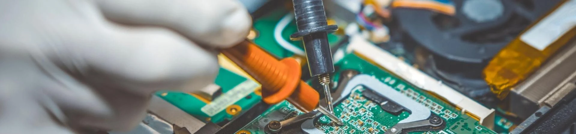 Who Can Fix Your Cracked Mac Screen in Preston?