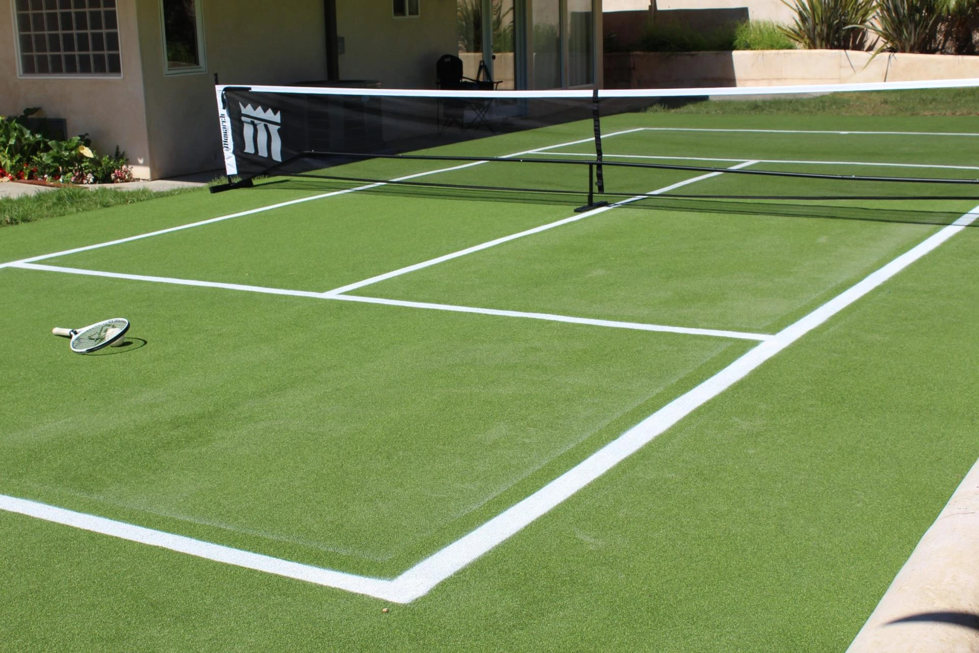 Artificial Turf Orange County for Poolside Areas: Benefits and Design Tips