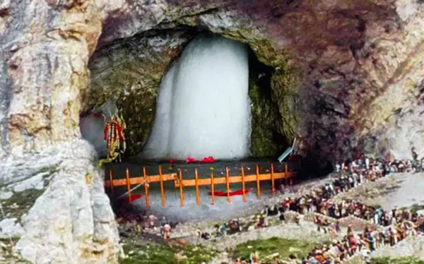 Experience Divine Blessings with the Sacred Amarnath Yatra