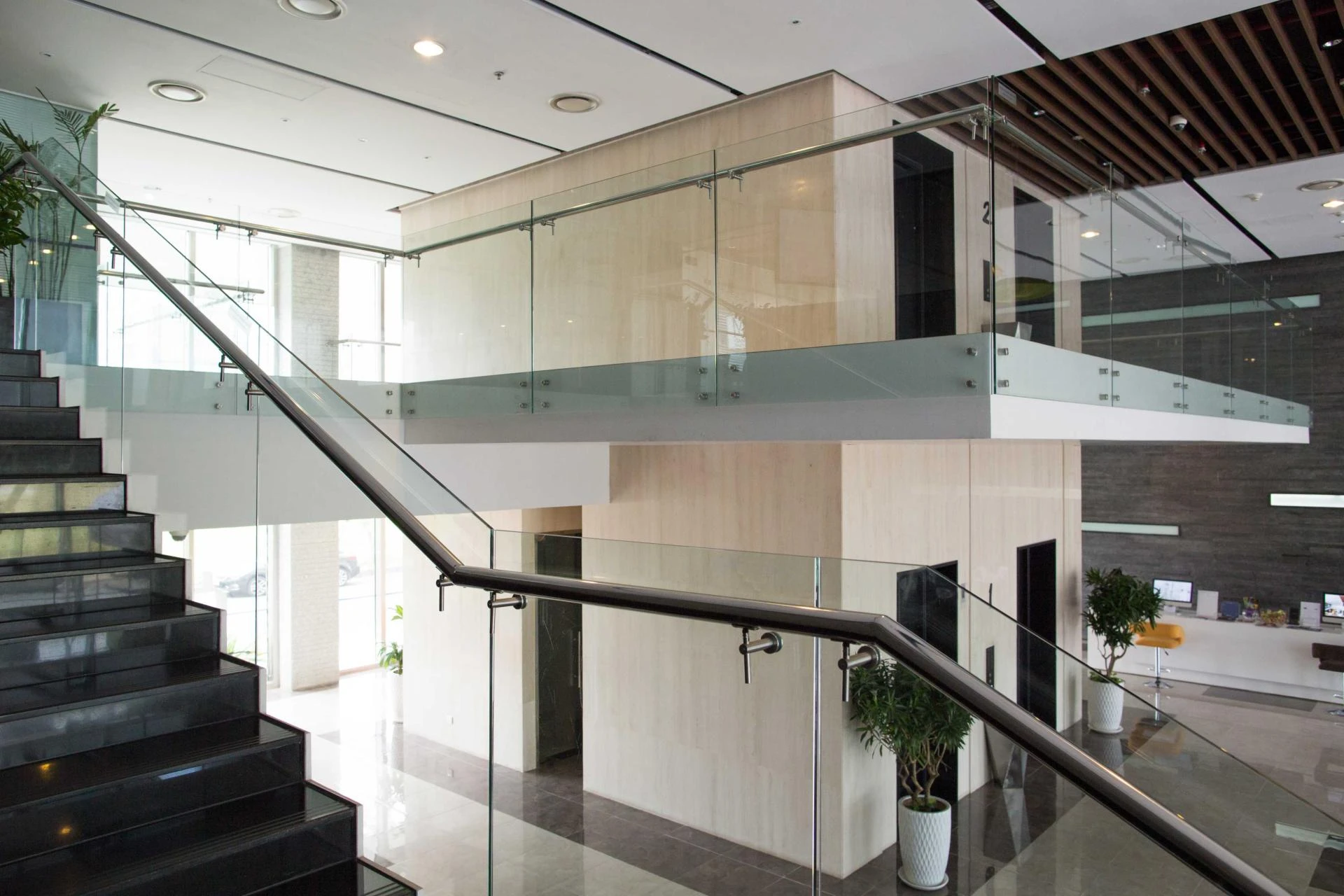 Architectural Advantages of Aluminium Glass Railing in Rajkot Projects