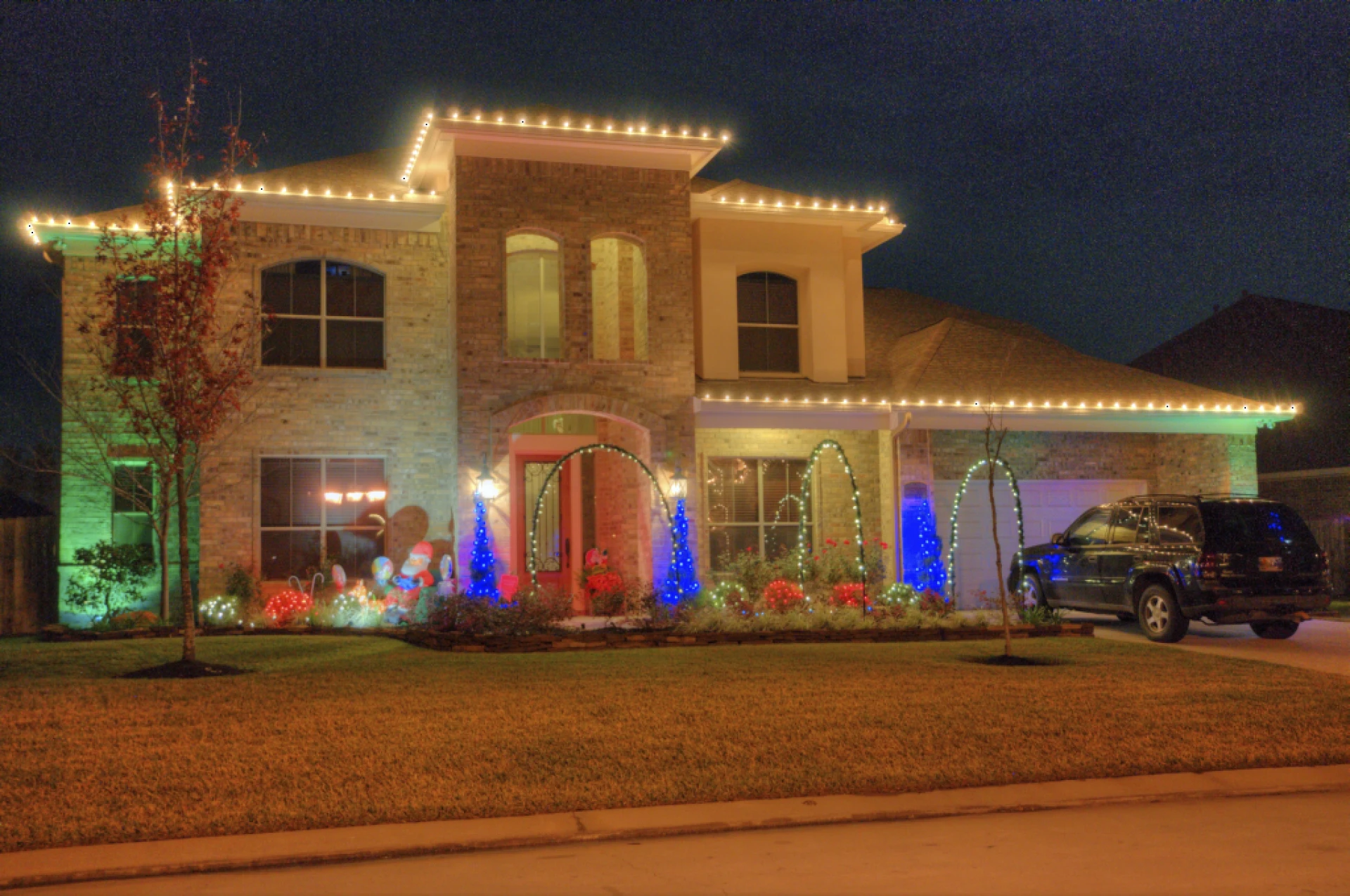 From Holiday Glow to Everyday Glow-Up: Why Smart Lighting Makes Your Outdoors Work Harder for You