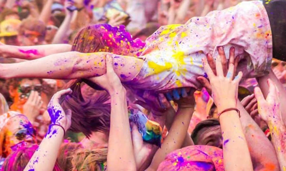 Experience the Wild and Spiritual Side of Holi in Pushkar