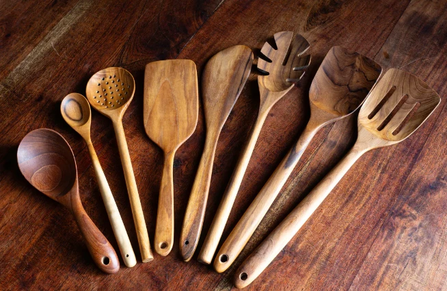 8 Ways a Teak Wooden Utensil Set Improves Your Kitchen