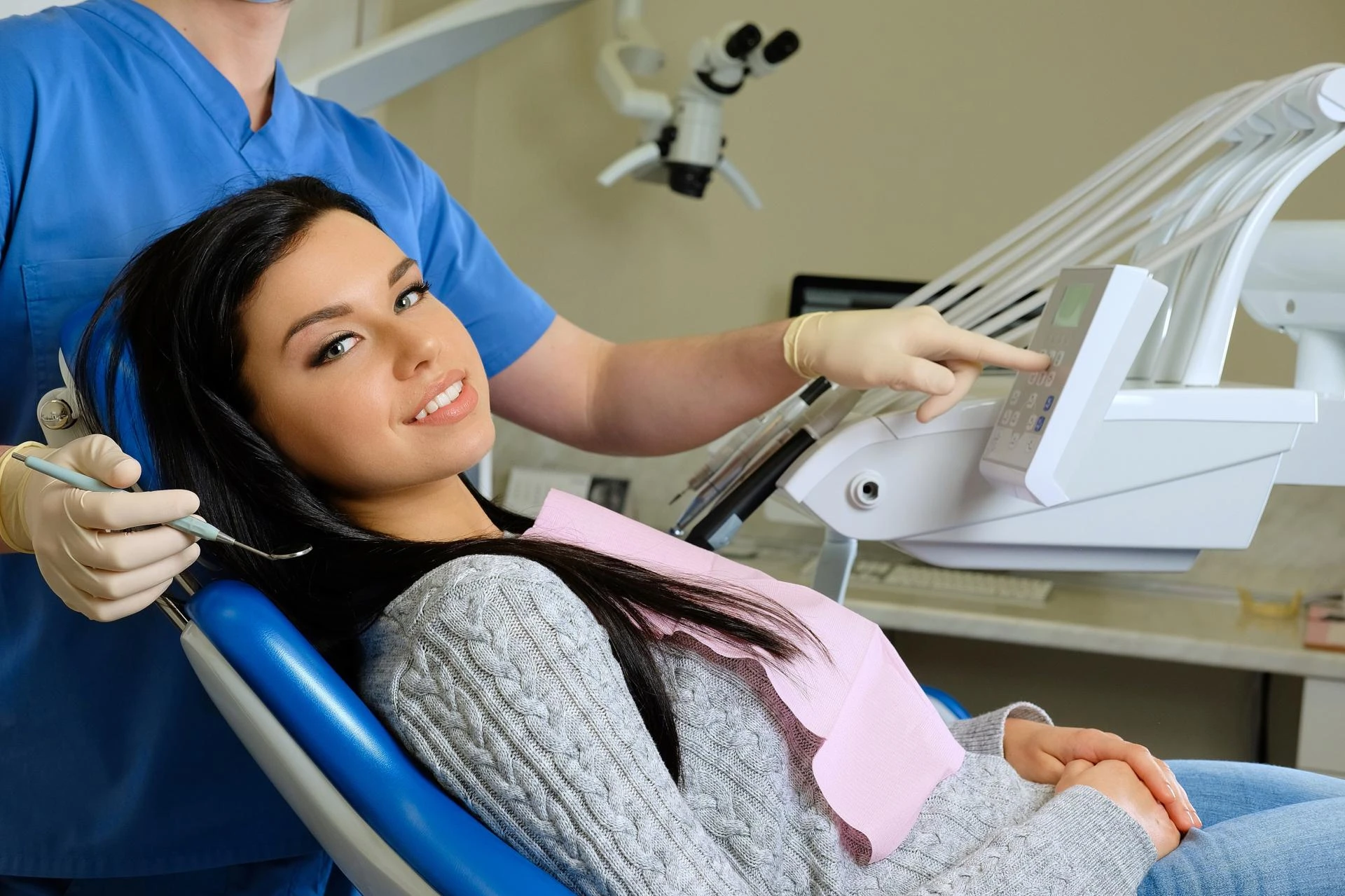 7 Signs You Should Visit a Dentist Before It Becomes Serious