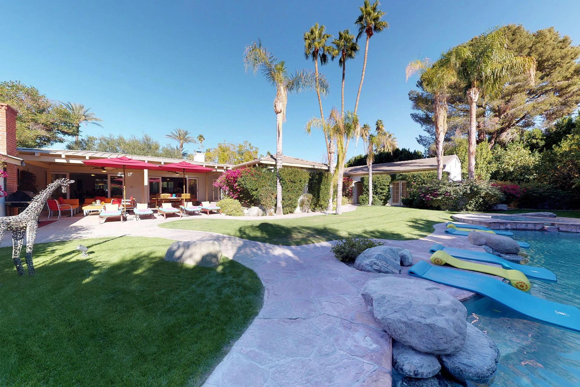 Last-Minute Palm Springs Vacation House Deals