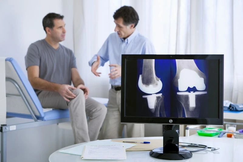 Partial Knee Replacement Surgery Delhi: Benefits, Risks, and Who Should Consider It