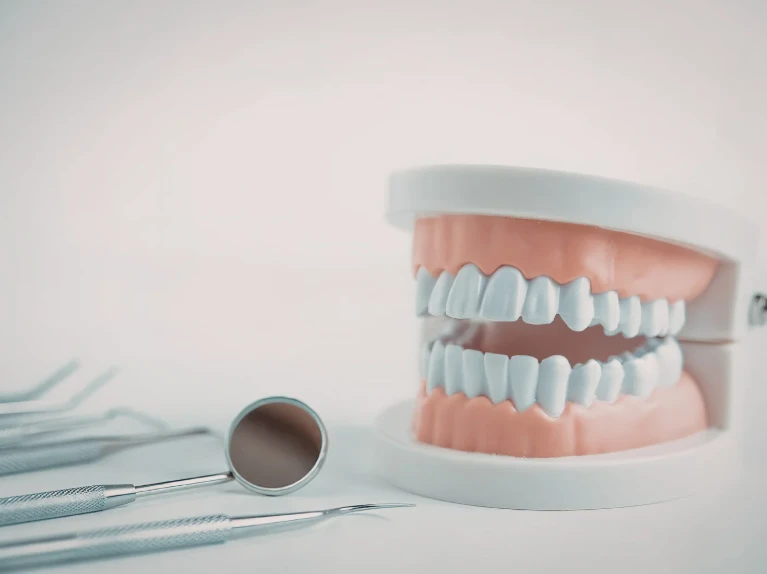 Daily Oral Care Tips Dentists Recommend for Healthy Teeth