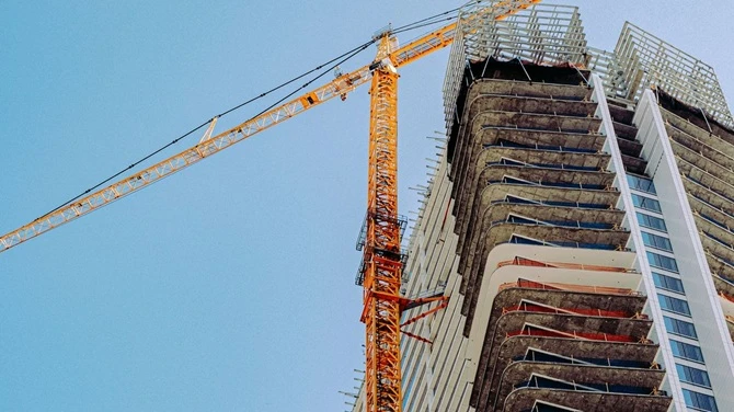 The Smart Way to Lift Heavy Loads on Busy Job Sites