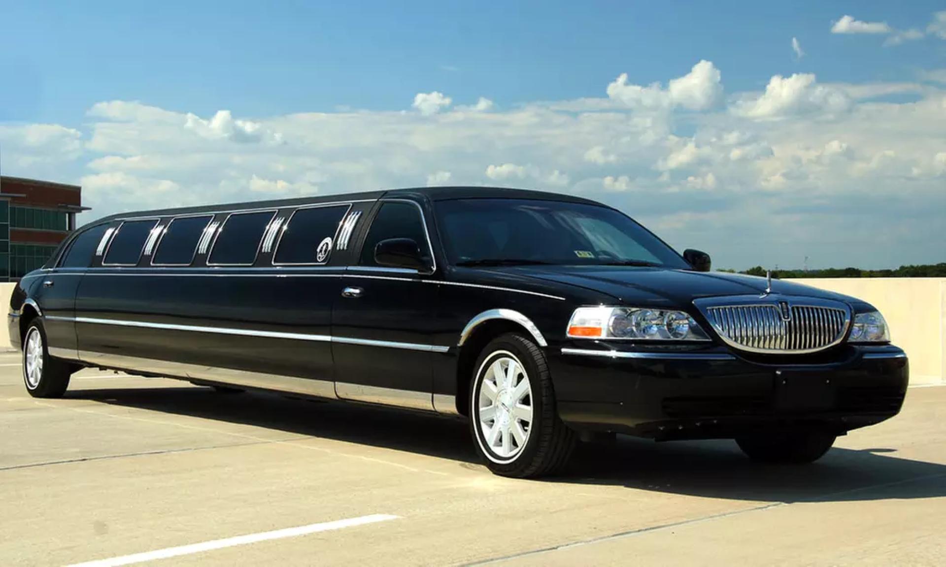 Party Bus Limo Service in Toronto That Ensures Safe and Stylish Rides