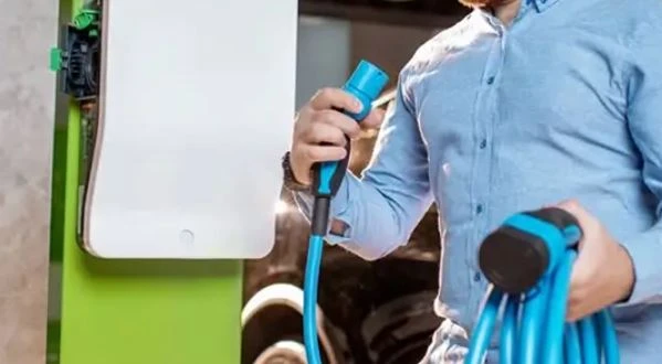 Why Choose a Licensed Electrical Contractor for EV Charging Installation?