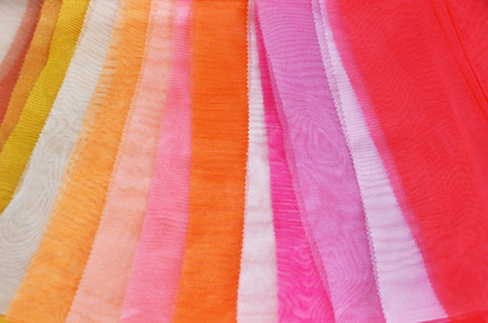 How Can Organza Fabric Transform Wedding and Gala Event Decor?