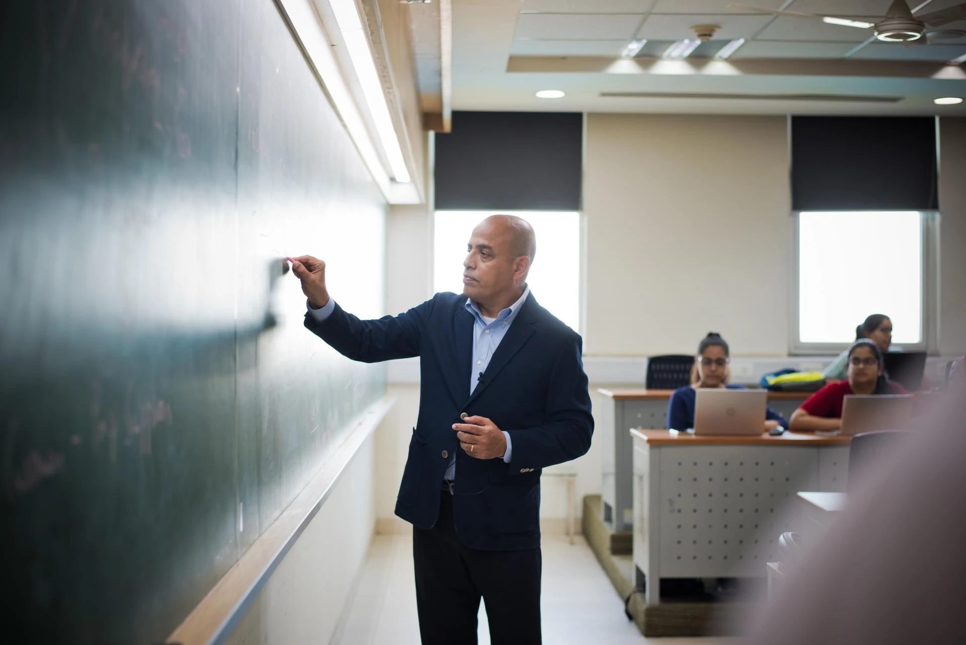 Why Pursuing a Masters in Fine Arts in India is the Right Career Move for You