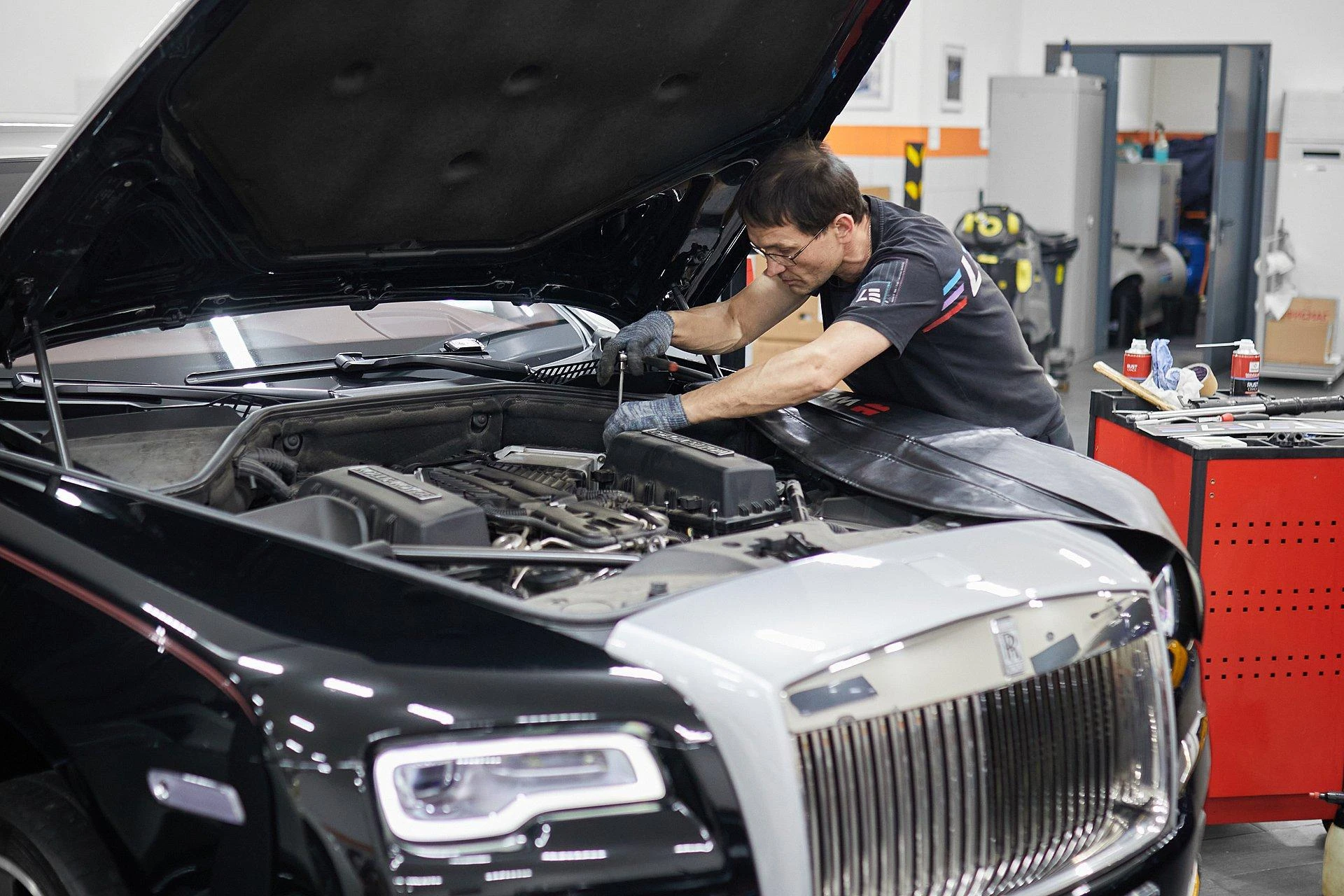 Rolls-Royce Repair Outside the Dealership  Is It Safe?