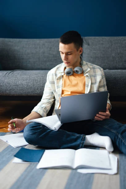 Selecting Your Speed: SAT vs. Private Tutoring in Local UAE Batches 