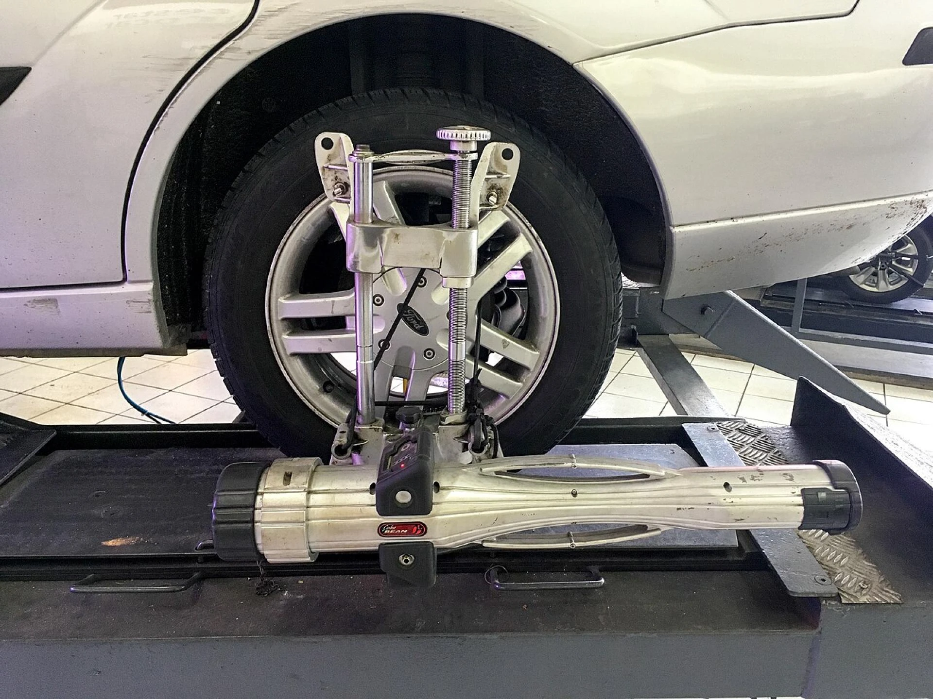 Contrast Between Diy Car Maintenance And Professional Car Service