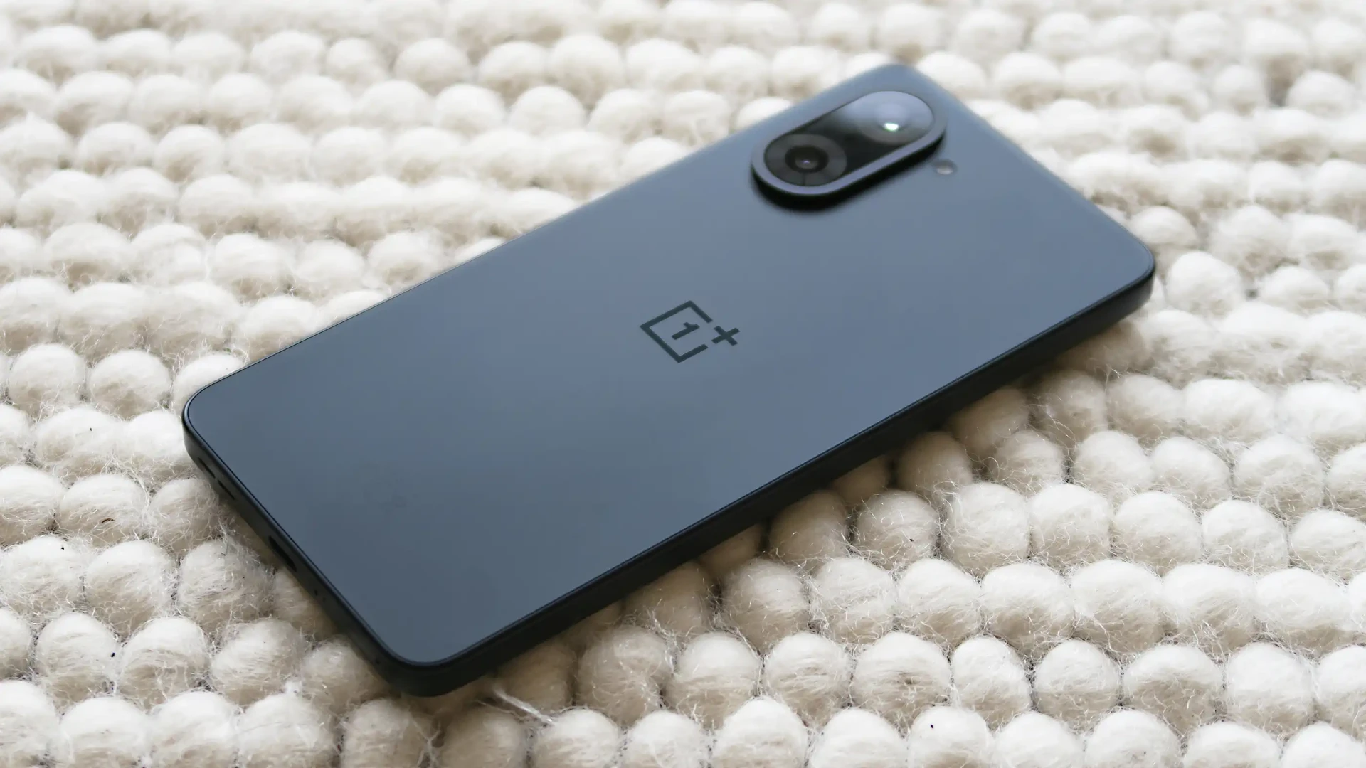 Shop Refurbished OnePlus Phones Online with Best Offers & Discounts
