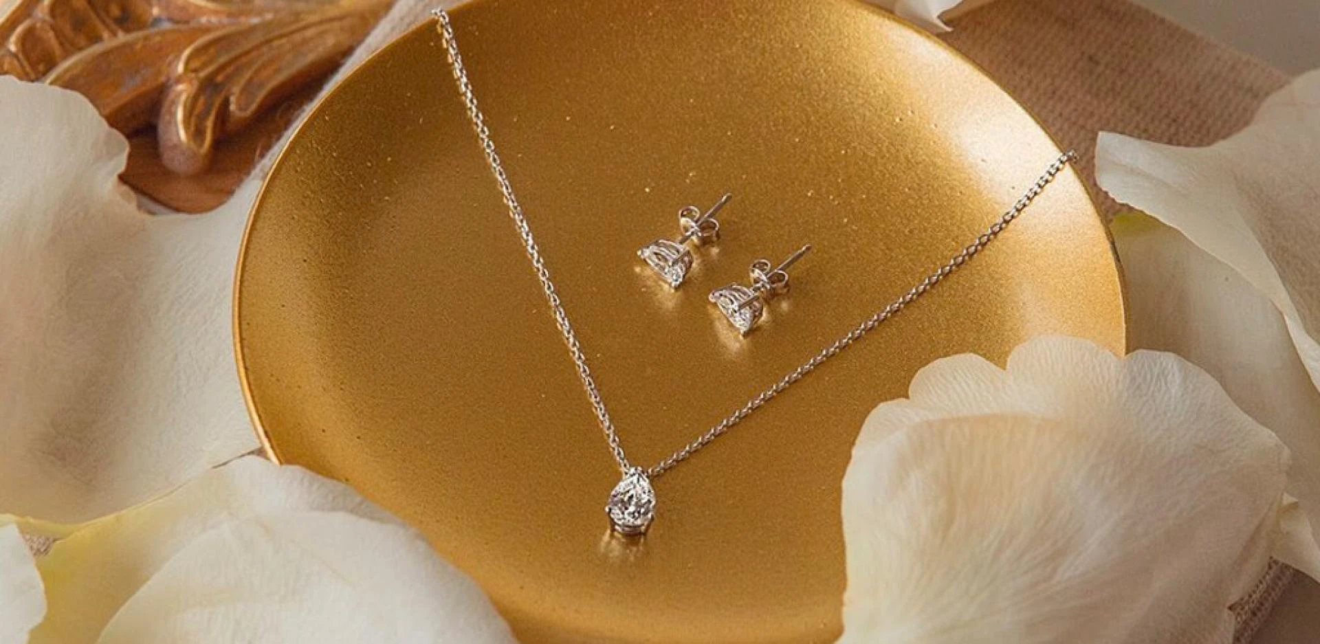 Jewelry Gift Ideas for Anniversaries
