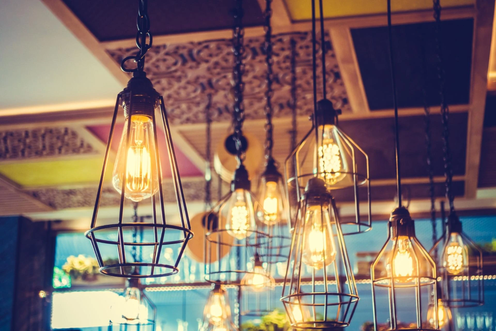 How to Choose the Best Lighting Store in Brampton for Your Interior Design Needs
