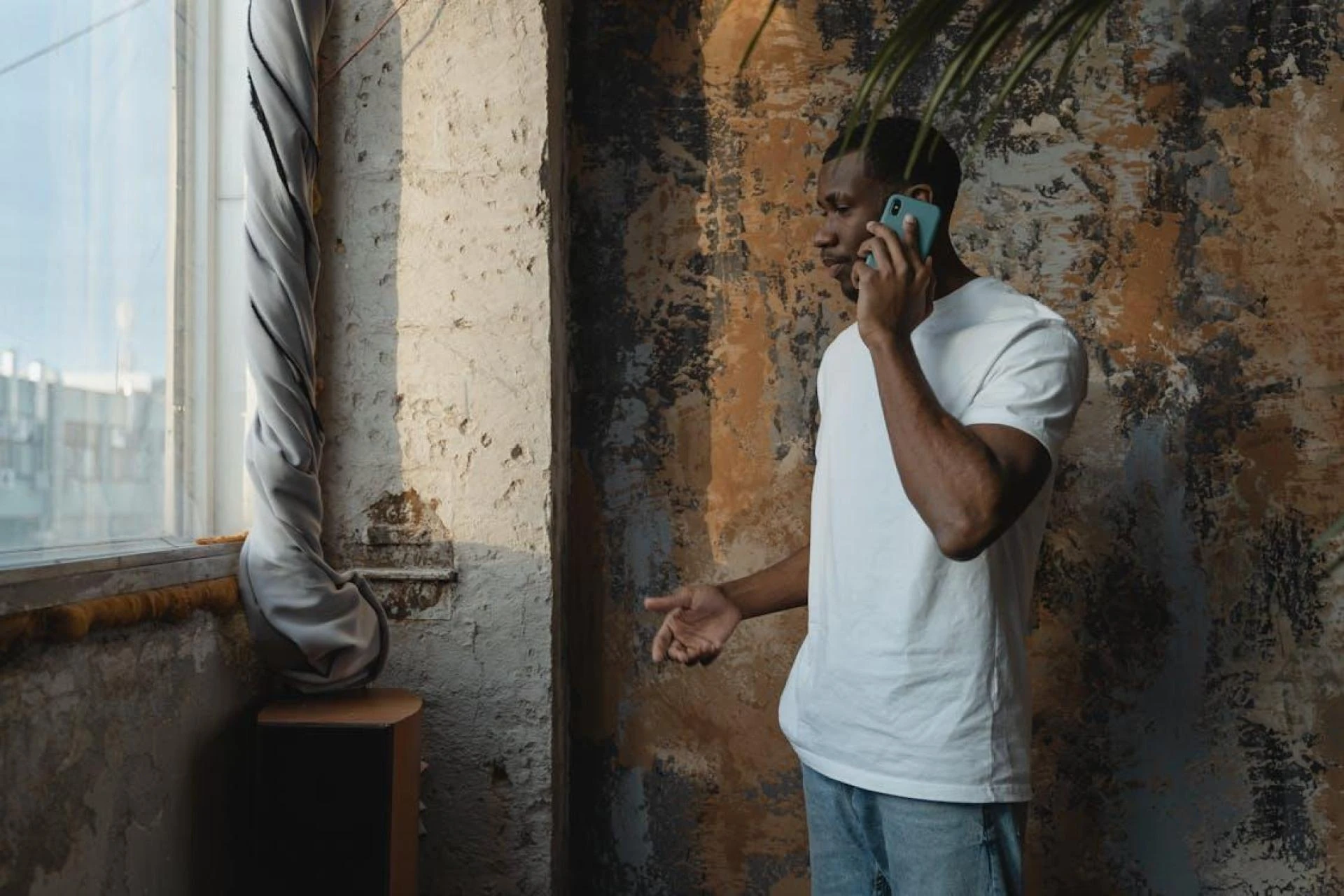 Why Mobile Ordering Is No Longer Optional for Food & Beverage Wholesalers   