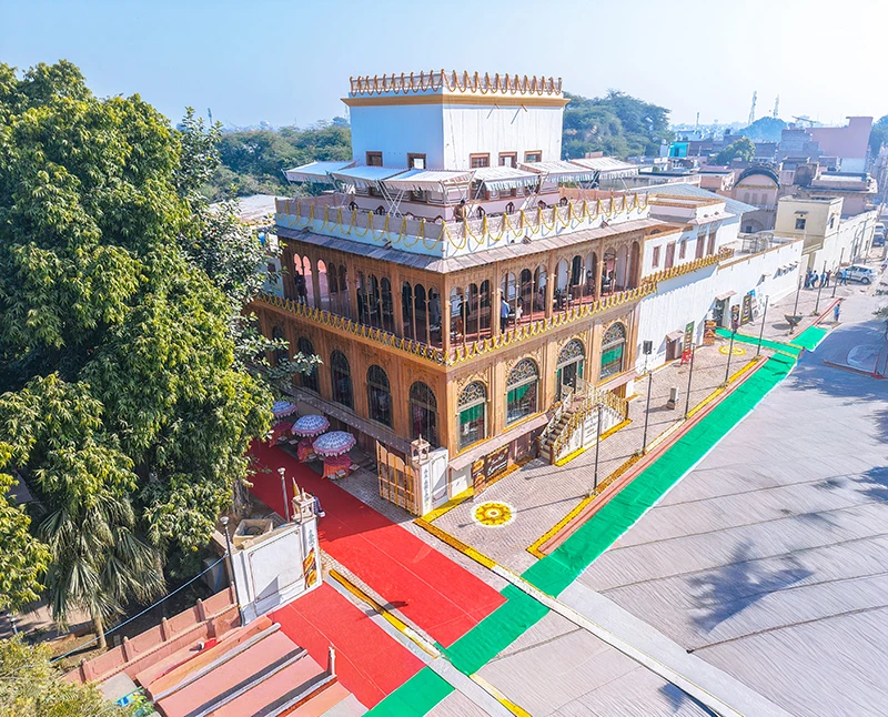 How Do Dining Spaces Reflect the Culture and Food Traditions of a City Like Bharatpur?