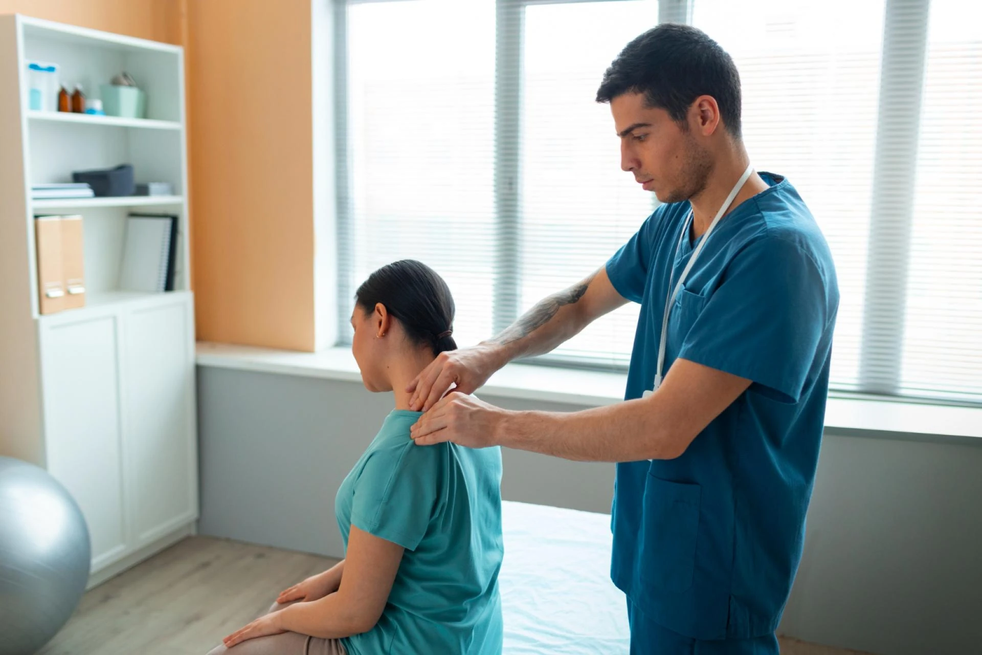 How Chiropractic Care Helps Treat Back and Neck Pain Naturally