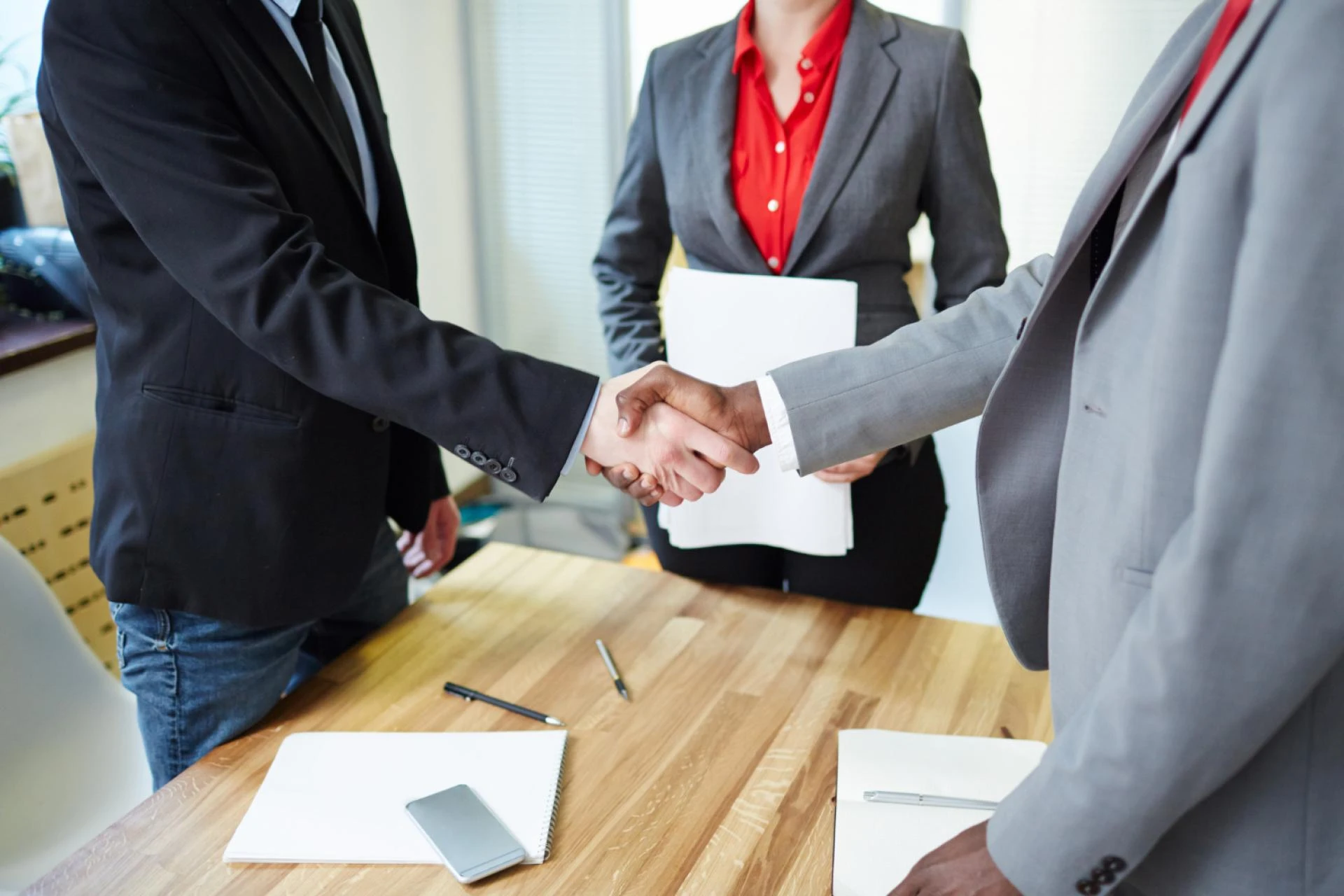 Why Businesses Work With a Contract Staffing Agency