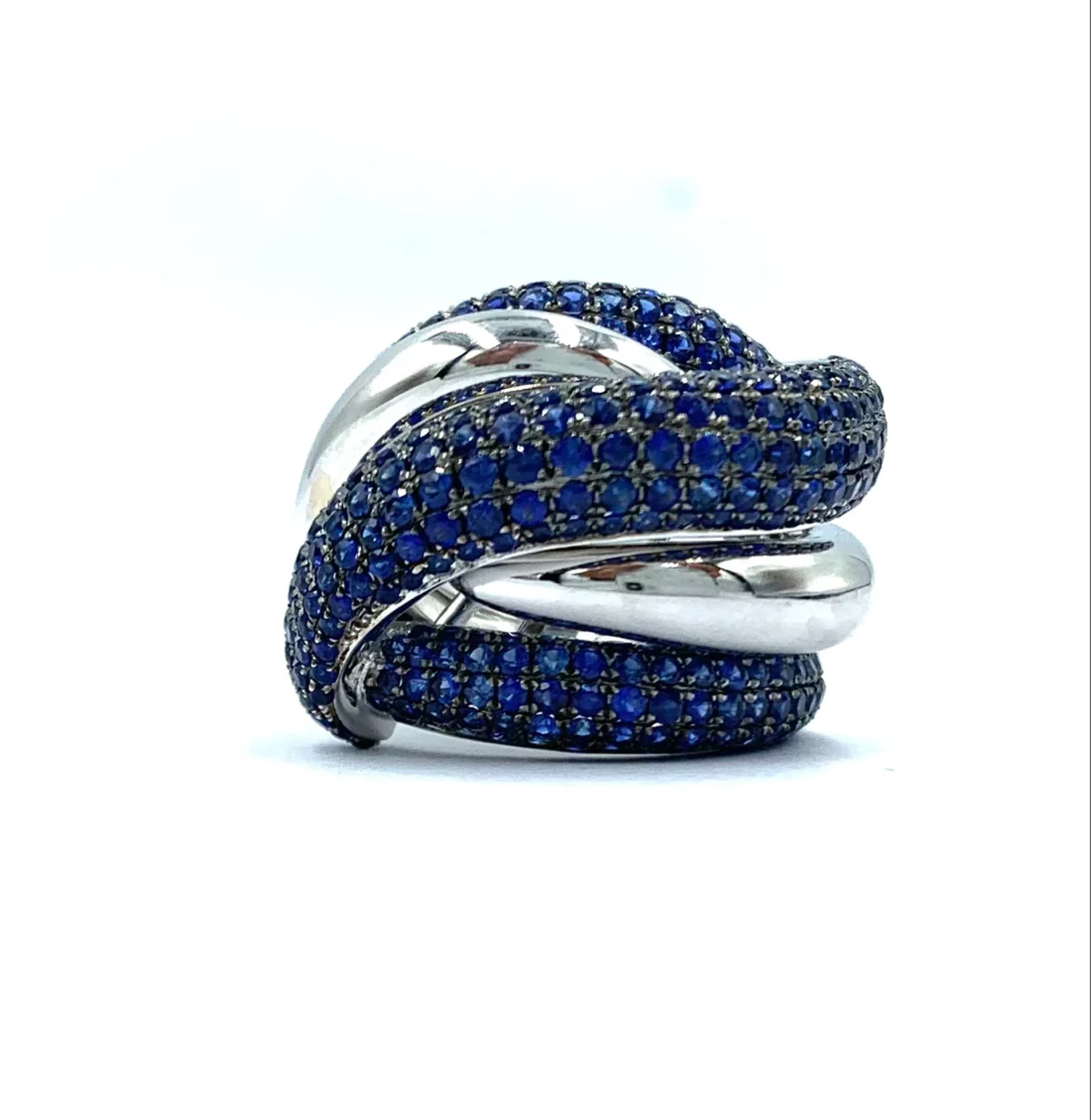 Sapphire Rings Dubai: Elegant Ladies Jewelry Guide