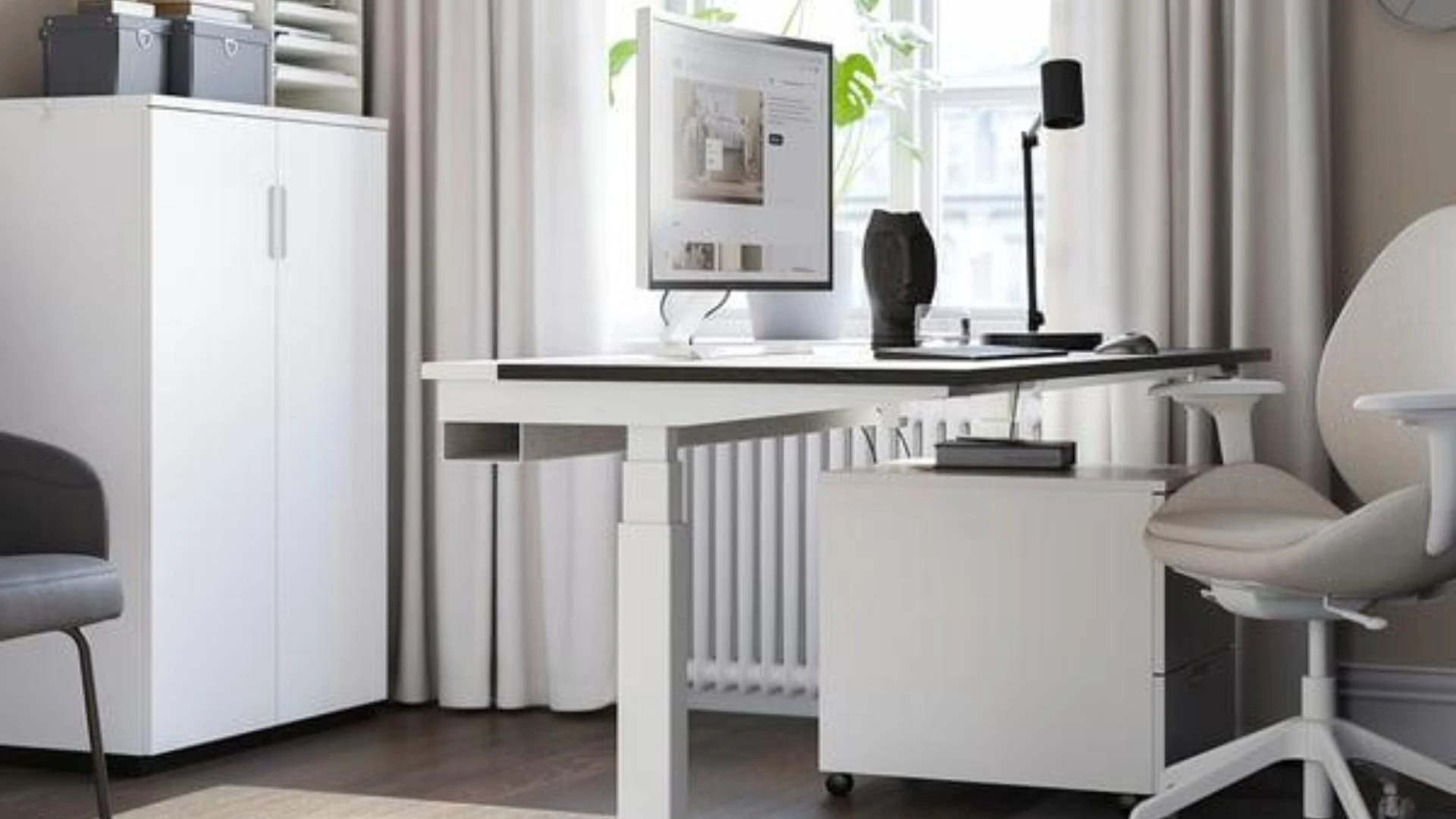 Fleksibelt Arbejde Med Justerbart Skrivebord