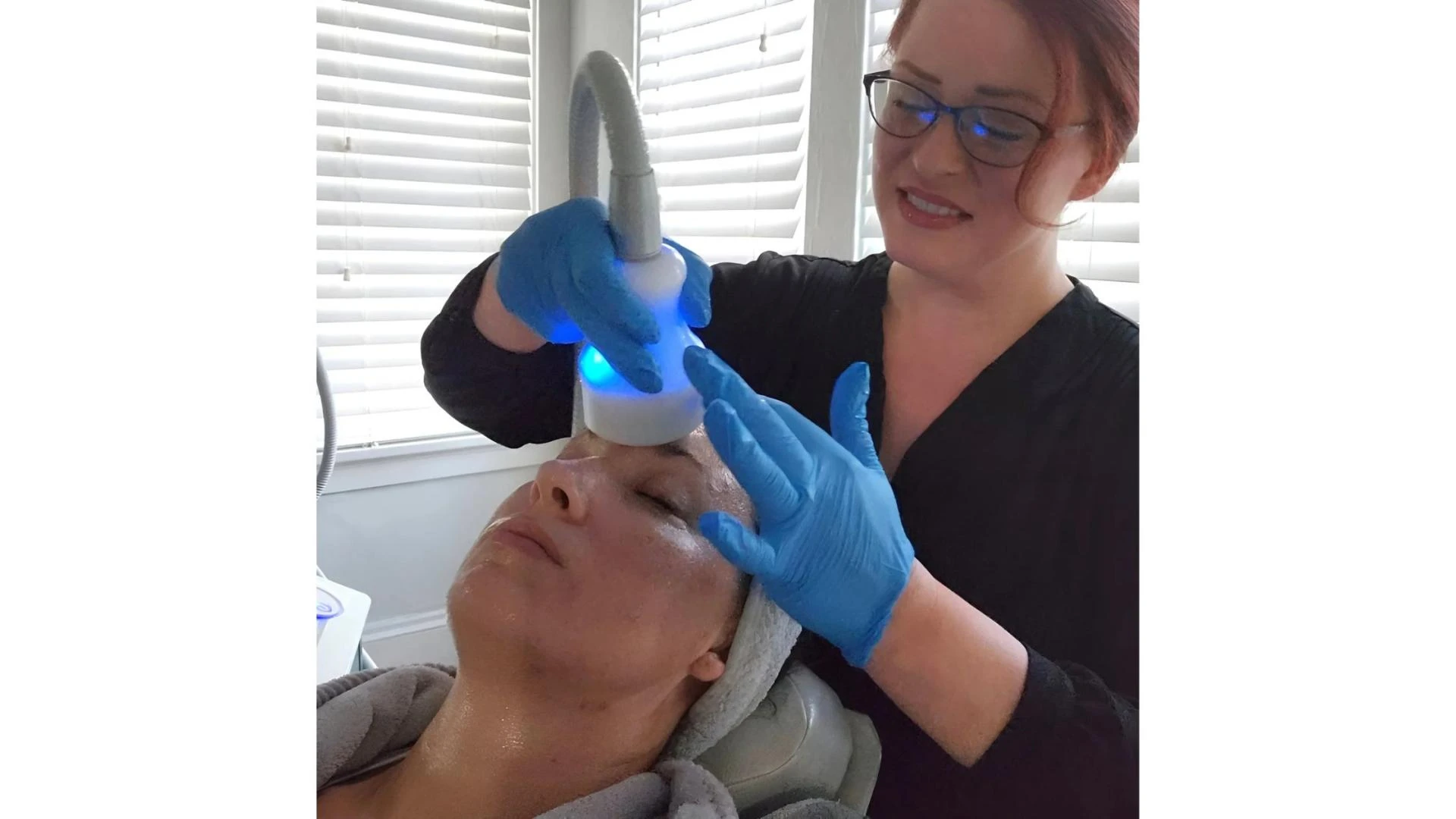 Why Is Eyelid Tightening Gaining Popularity in Non-Surgical Treatments?