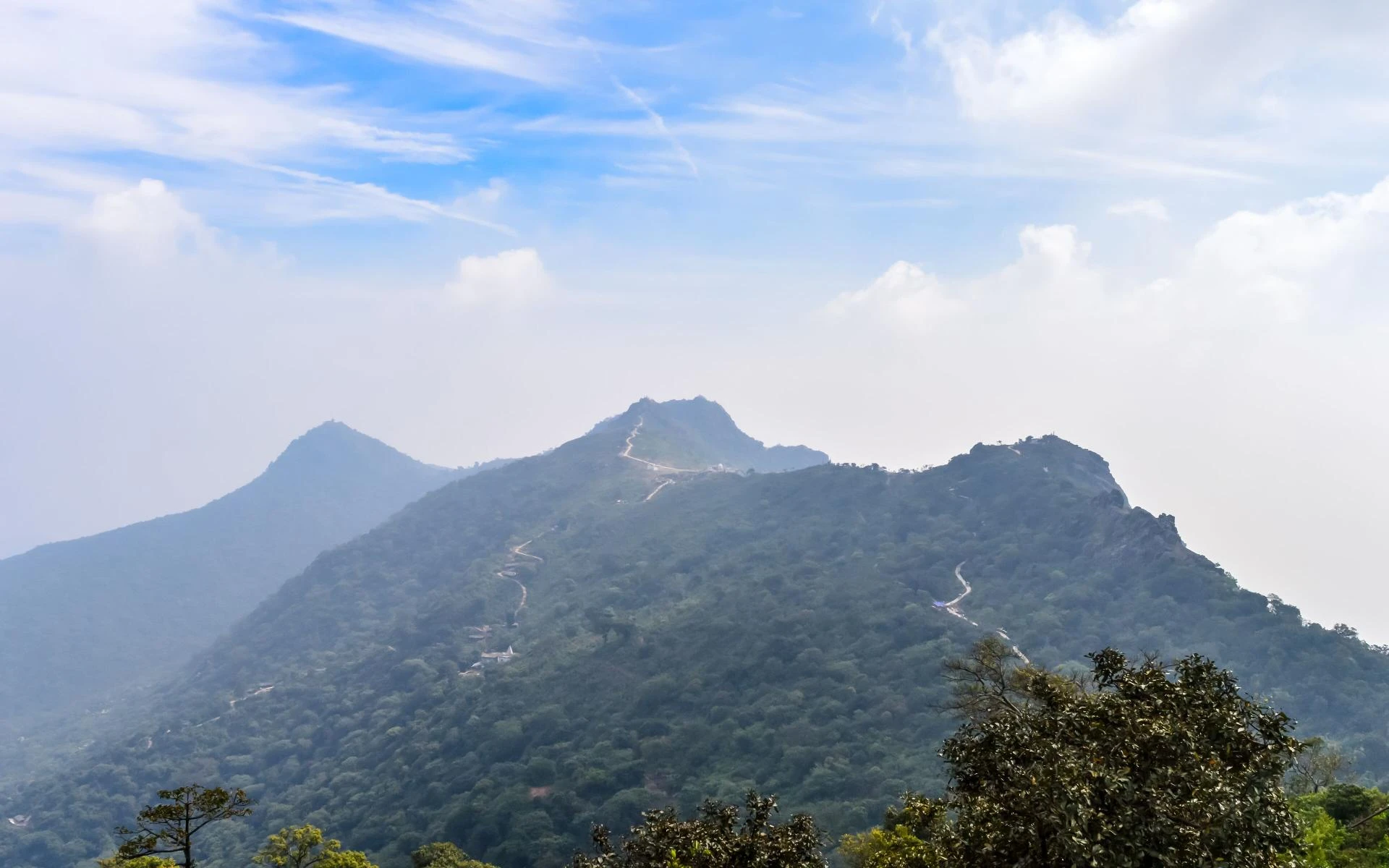 Sammed Shikharji Yatra Guide 2026 – Route, Trek, Significance & Travel Tips
