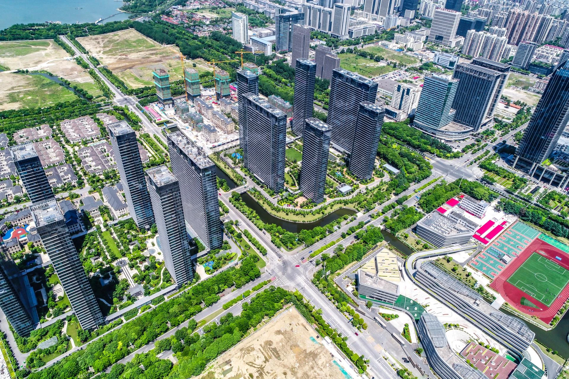 Why Homes Near Business Districts Are Becoming a Popular Choice for Buyers