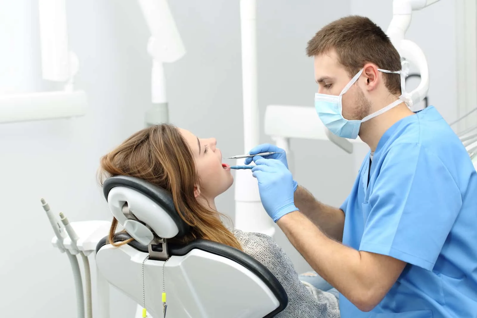 Veneers or Teeth Whitening? Finding the Right Dental Treatment in Auckland